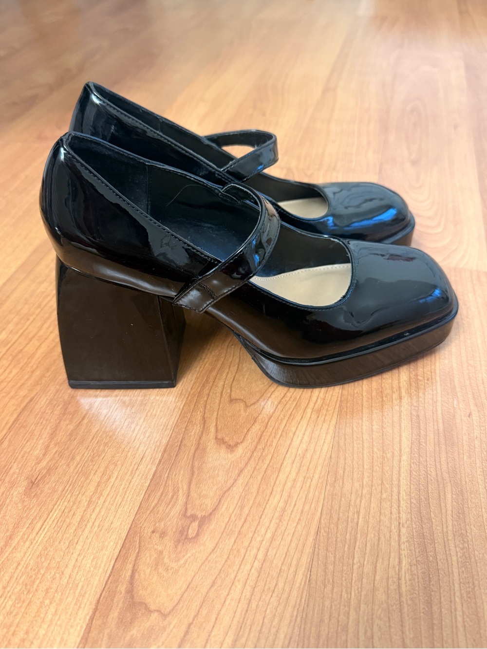 BAR III Black Patent Mary Jane Block Heel Pumps